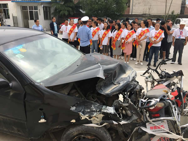 隴南駕校文明交通進(jìn)駕?！拔鍌€(gè)一”活動