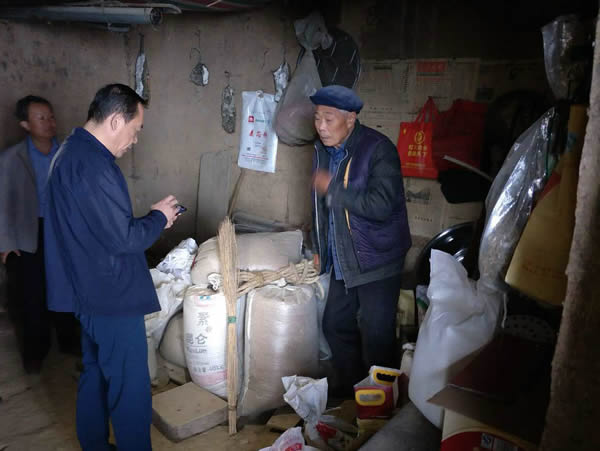 隴運集團公司黨委書記、董事長李寅祥同志深入琵琶鎮(zhèn)寧強村開展幫扶工作