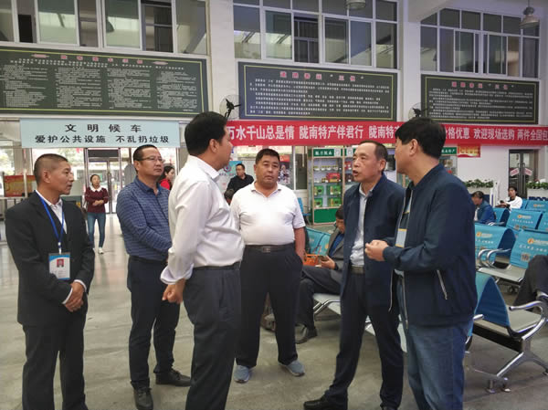 市交通運(yùn)輸局黨組副書記、市運(yùn)管局局長何濤一行到隴運(yùn)集團(tuán)公司檢查國慶節(jié)前安全生產(chǎn)工作