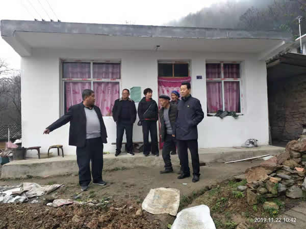 隴運(yùn)集團(tuán)公司開(kāi)展“解難題、辦實(shí)事、送溫暖”主題黨日活動(dòng)