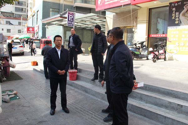 聚焦民生辦實(shí)事 優(yōu)化公交惠民生——隴運(yùn)集團(tuán)黨委書記、董事長(zhǎng)馬明喜調(diào)研新開(kāi)通公交線路