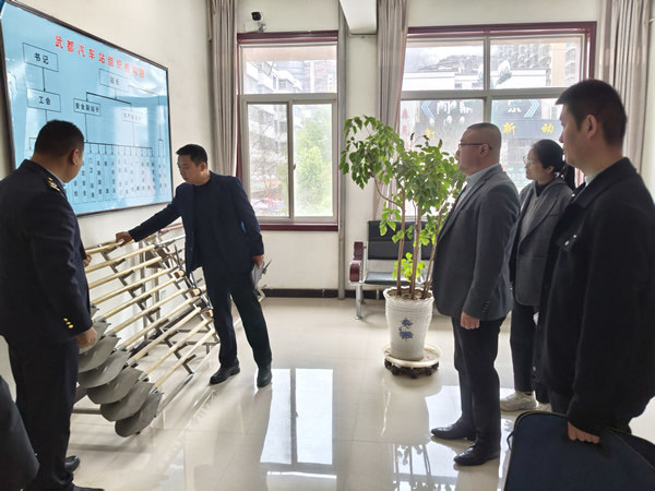 隴南市隴運(yùn)集團(tuán)公司黨委書(shū)記、董事長(zhǎng)馬明喜帶隊(duì)開(kāi)展安全生產(chǎn)檢查