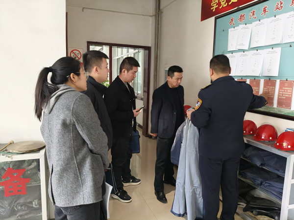 隴南市隴運(yùn)集團(tuán)公司黨委書(shū)記、董事長(zhǎng)馬明喜帶隊(duì)開(kāi)展安全生產(chǎn)檢查